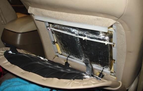 Descubren casi 40 libras de cocaína en un vehículo lleno de niños