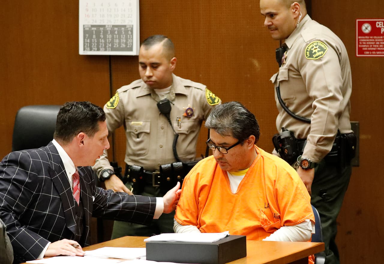 Según Stover, hasta el momento se han revisado 100,000 imágenes y 1,000 videos y entre ellos supuestamente se encontró contenido sexual implícito que vinculan al 'Siervo de Dios' con actos de pornografía infantil con por lo menos cuatro menores, tres de ellos, ahora testigos en el caso en contra García.