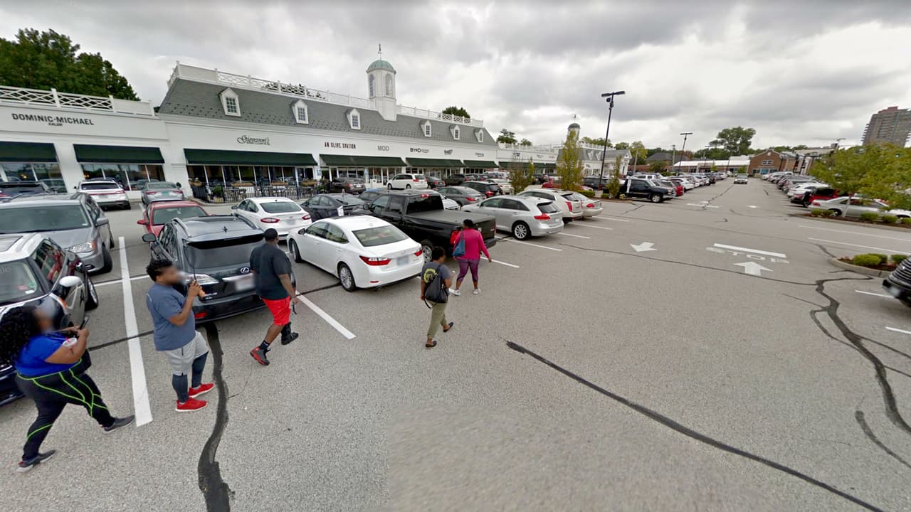 <b>Missouri: Ladue. Población: 8,579. Ingreso promedio de un hogar: $186,371. </b>No solo es una ciudad rica, sino que también es barata. Los bienes y servicios son 11% más baratos en promedio en Ladue de lo que suelen ser en todo el país.