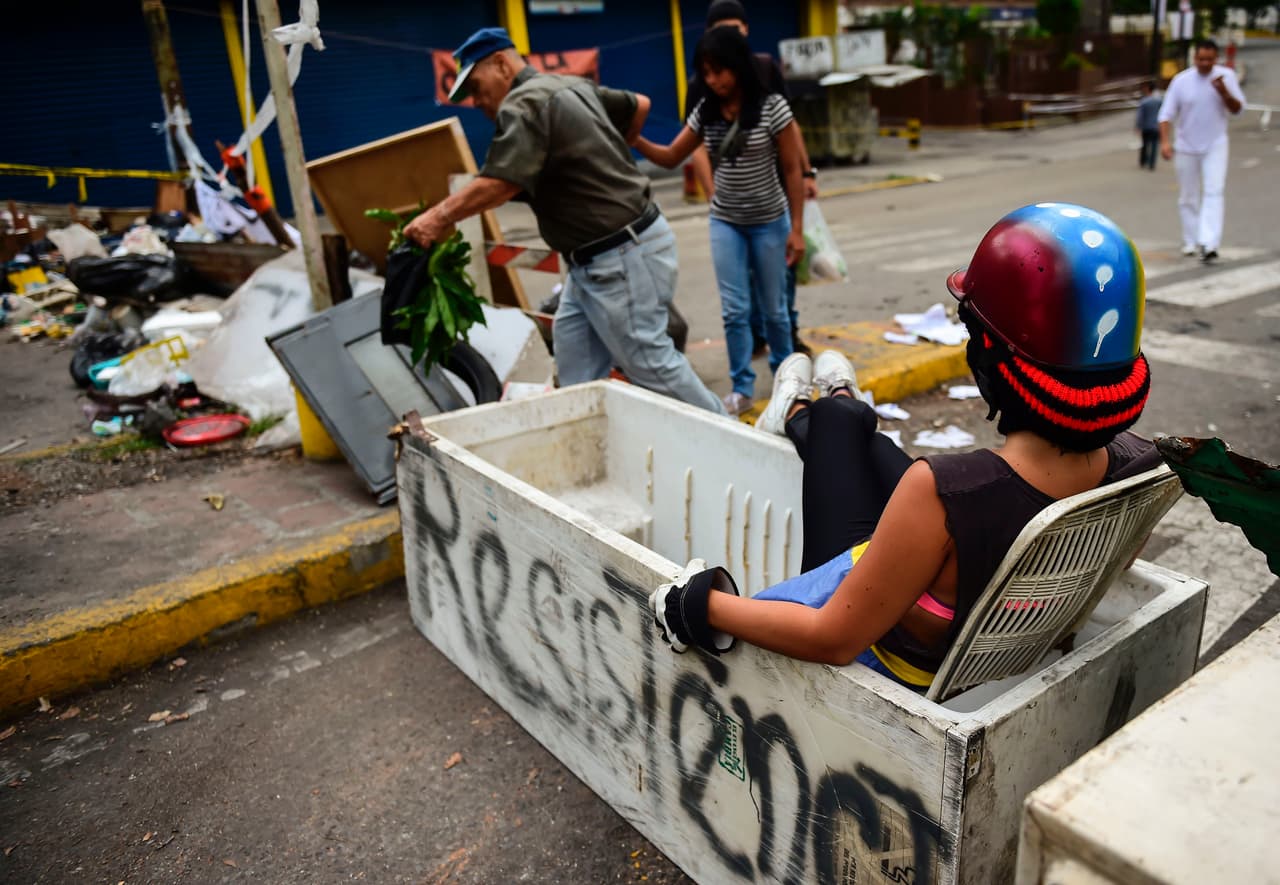 "Este paro no ha dado mucho fruto. La gente está trabajando por la necesidad", dijo a Reuters José Vázquez, un vendedor de café en una plaza de Caracas, donde había poca afluencia de vehículos.