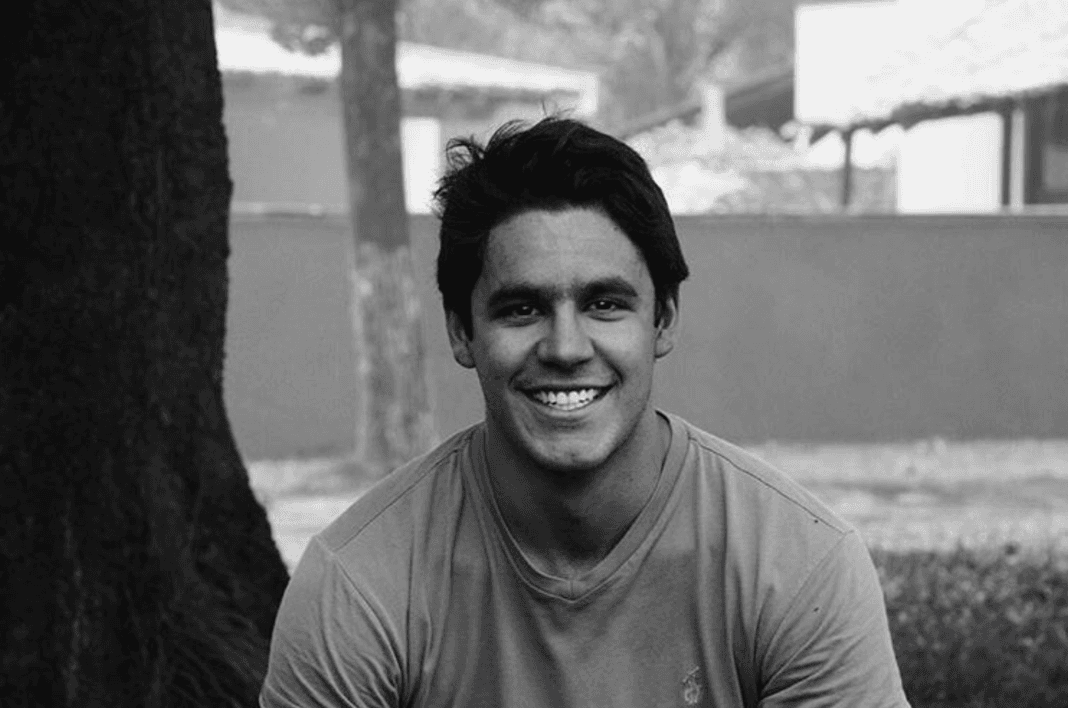 Aunque por el momento no hará ningún dueto, confesó que le gustaría hacer alguna colaboración con algún miembro de la
<b>dinastía Fernández</b>: "Claro, tiene una gran trayectoria,
<b> es una gran familia</b>".
<br>