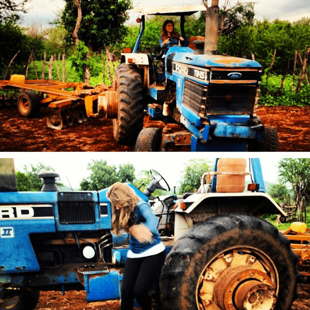 Pero eso no es todo. Ya que nuestra reportera digital le entra todo y hasta sabe cómo usar un tractor.