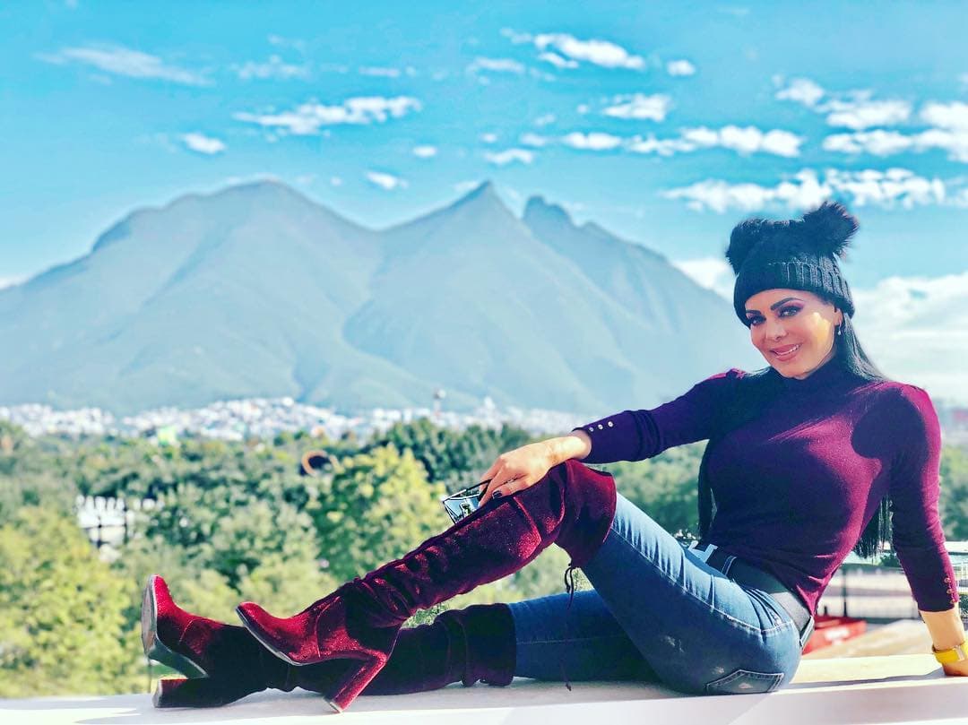 "Son unos jeans de cuando tenía yo 15 años y lo guardo de recuerdo porque siempre me tiene que quedar. Uno de los secretos para mantenerte bien y ser una digna representante de tu edad es mantener tu peso", explicó.