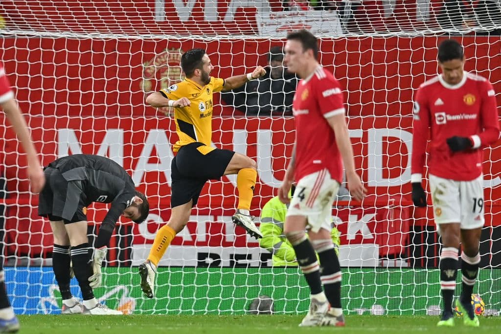 Wolverhampton le pega al Manchester United 1-0 con gol de Joao Moutinho al minuto 82' del encuentro. Cristiano Ronaldo había convertido pero se anuló la anotación por ser fuera de lugar. El mexicano Raúl Jiménez fue titular durante el encuentro.