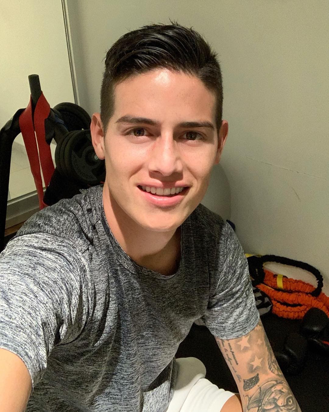 Hasta el momento, ni el futbolista ni la venezolana han desmentido dicha información.