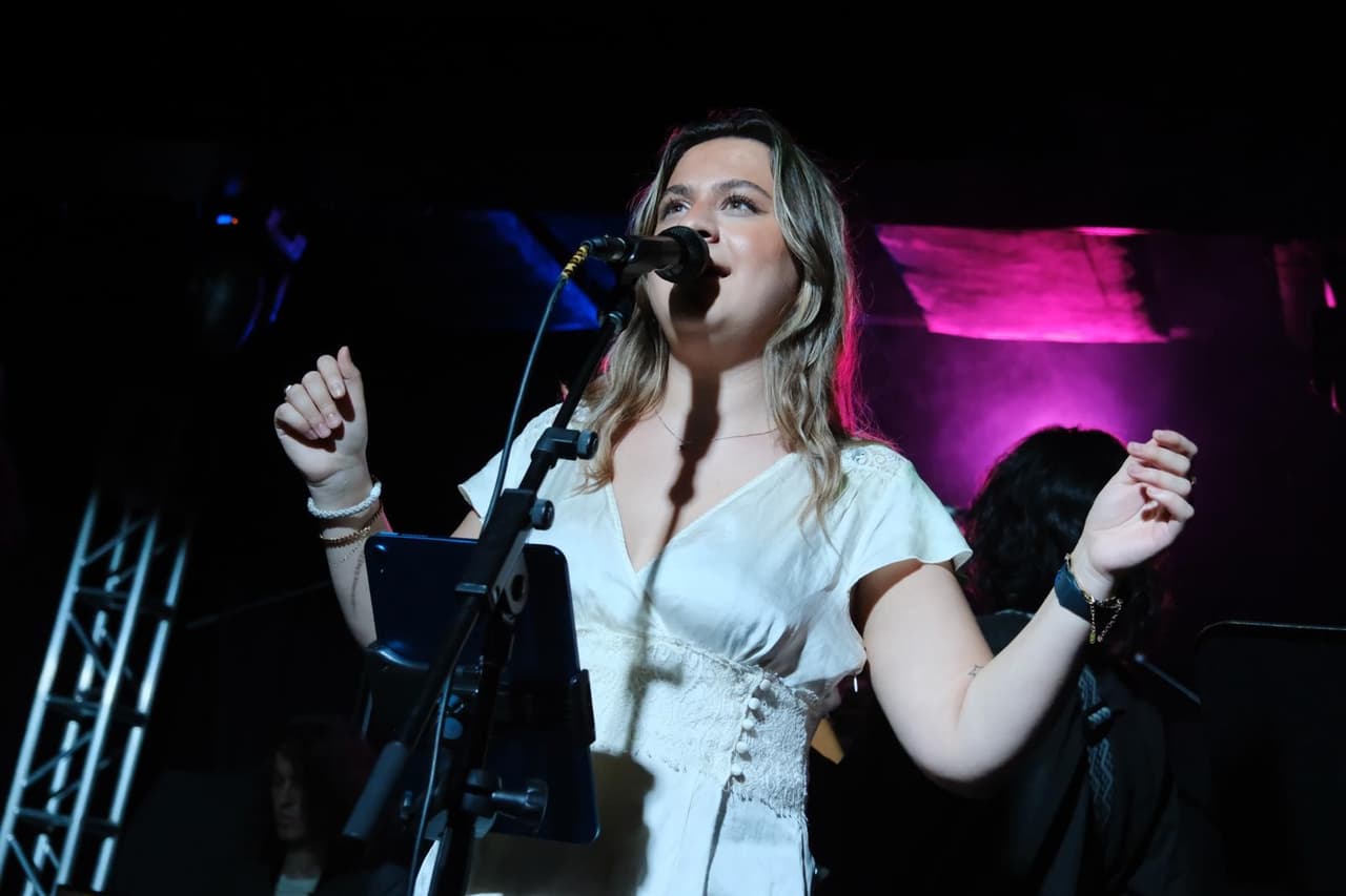 El sonido de Valerie Chanelle que une sus raíces suecas con el funk, el soul y la música latina