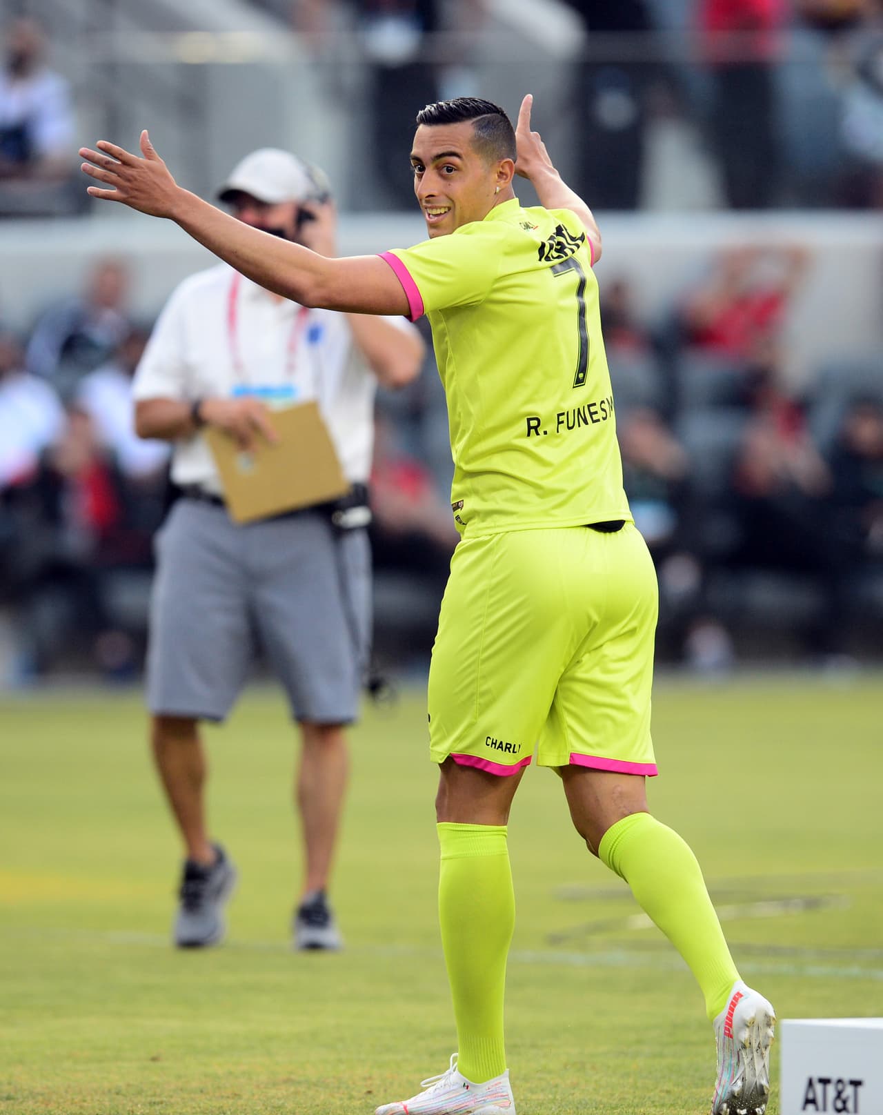 O el delantero Rogelio Funes Mori.
<br>