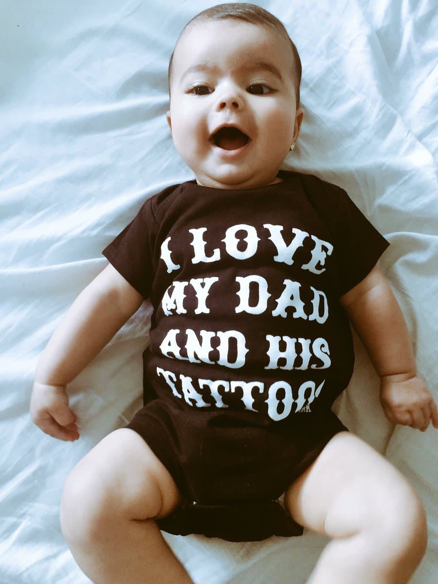 ¿Reconoces esta tierna cara? Claro, es la hija de
<b>Sergio Mayer Mori</b> y la modelo
<b>Natalia Subtil</b>, la bebé cadad día luce más hermosa y con un gran parecido a su abuela,
<b><a href="http://www.univision.com/temas/barbara-mori">Bárbara Mori</a></b>.