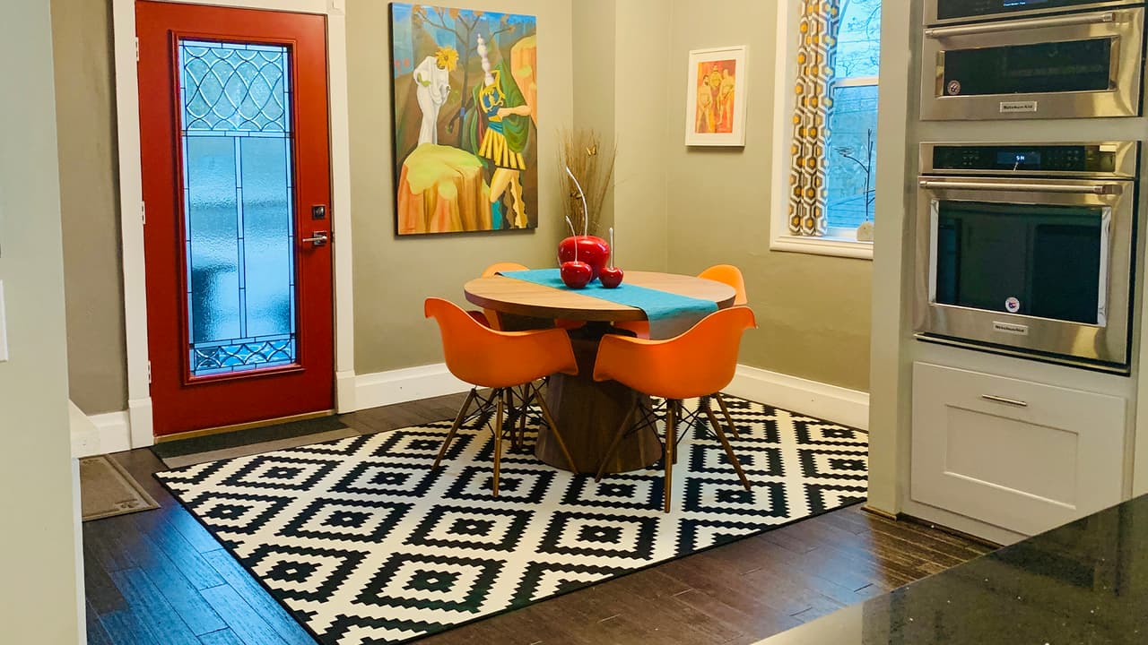 “Estuve aquí trabajando yo solo por noches enteras”, dijo Drabek quien contó con la valiosa ayuda de su padre quien es ingeniero y tiene conocimientos de carpintería.