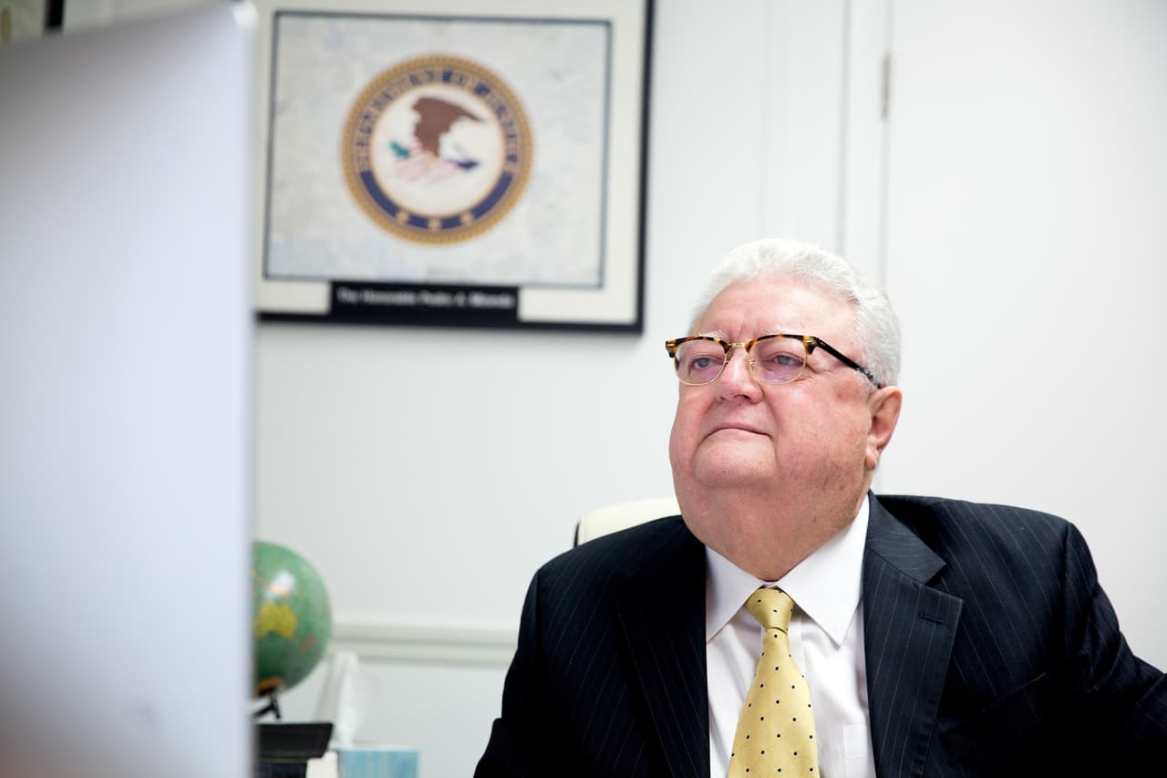 Pedro Miranda, puertorriqueño, tenía la menor tasa de casos denegados (45.2%) del 2009 al 2014 en Miami, donde fue juez de migración por 19 años. Él es al abogado que, desde su firma privada, le pregunta a sus clientes: "¿y quién es tu juez?”.