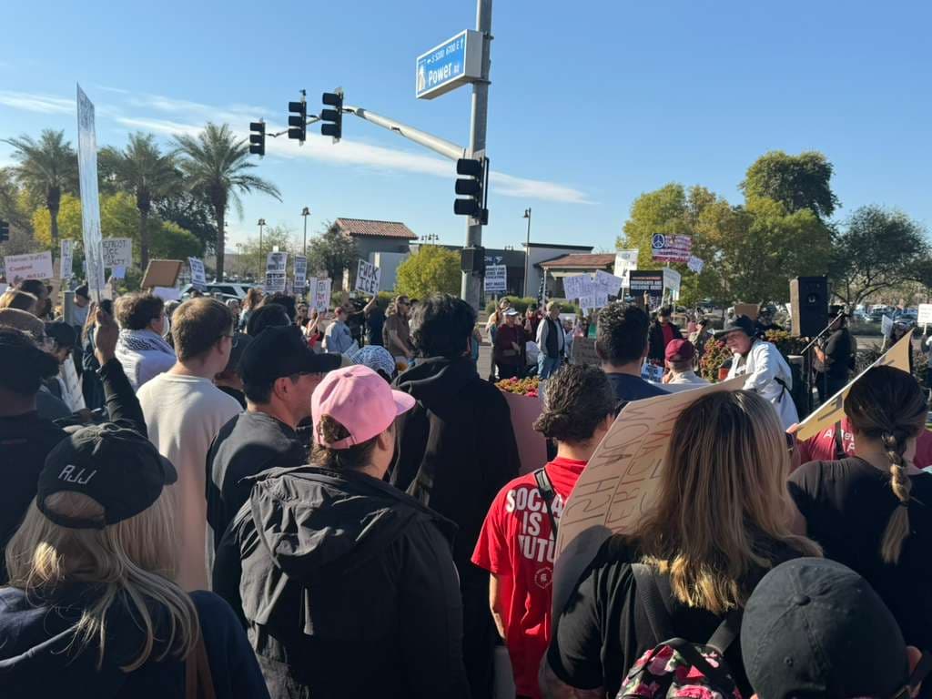 Algunos parecían
<b>resistirse a partir</b>, a pesar de estar bajo el sol.