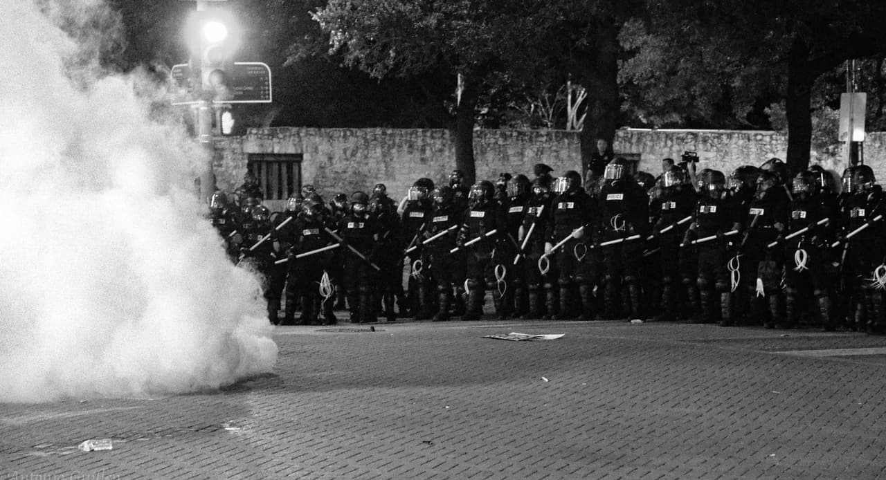 Cierran la Plaza del Álamo para evitar los disturbios en el centro de la ciudad tras varias protestas
