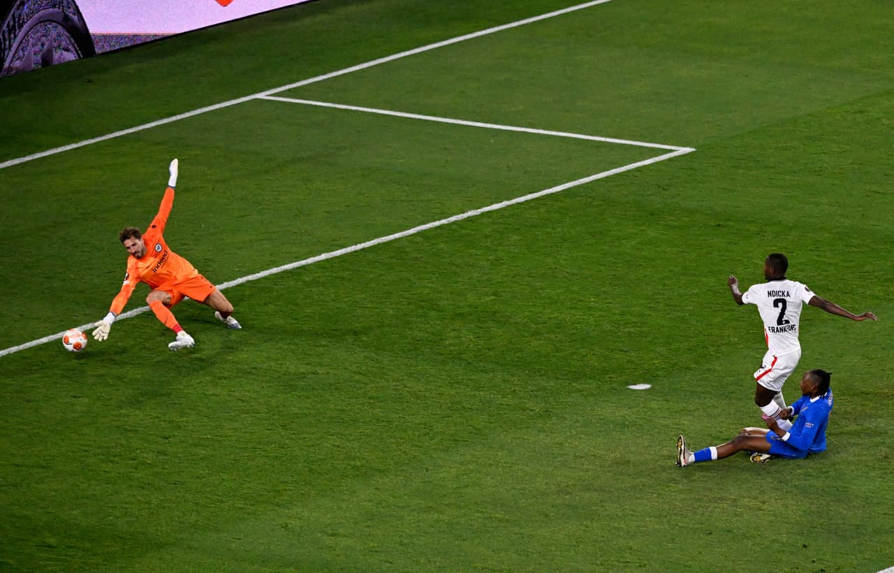 Eintracht Frankfurt ganó en la serie de penales el título de campeón de la Europa League sobre el Rangers tras quedar 1-1 en 120 minutos; tercer título UEFA y segunda de Europa League.