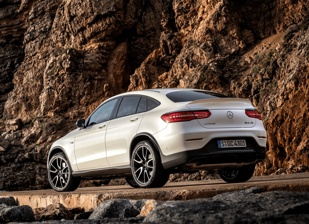 El lanzamiento al mercado de la Mercedes-Benz GLC43 4MATIC Coupé 2017 está proyectado para el
<b>verano de 2017</b>.