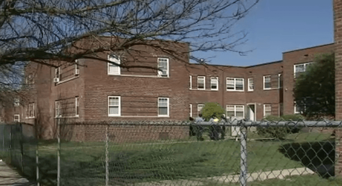 Oficial de propietarios e inquilinos dispara a una mujer mientras entregaba un aviso de desalojo