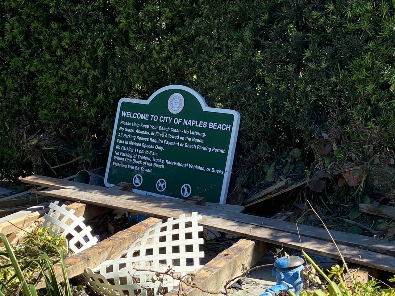 El icónico muelle de Naples quedó completamente destruido, por los vientos de más de 140 millas por hora.