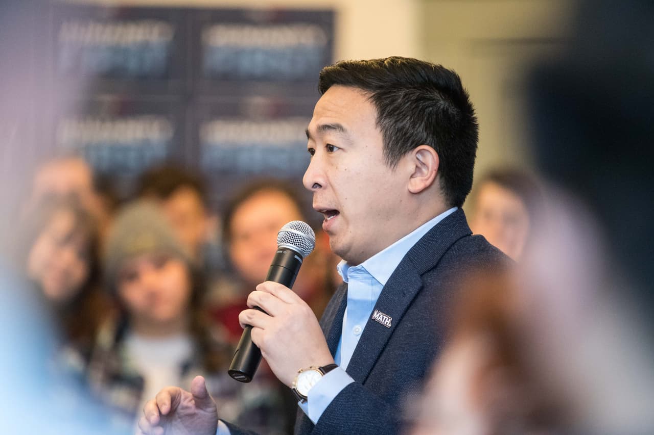 El exaspirante presidencial Andrew Yang en un rally en New Hampshire el 9 de febrero del 2020.