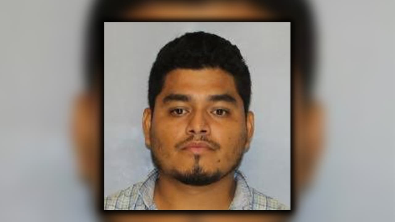 Lo arrestan tras secuestrar a una mujer y a sus tres hijos: lo acusan de 8 delitos