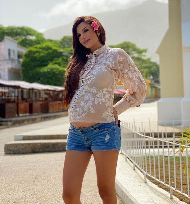 El 22 de junio pasado, Nacho usó su Instagram para confirmar que sería padre de una niña: "Celebro porque se está formando en un hermoso vientre la niña de los ojos de todos los varones Mendoza: mi primera niña", señaló.