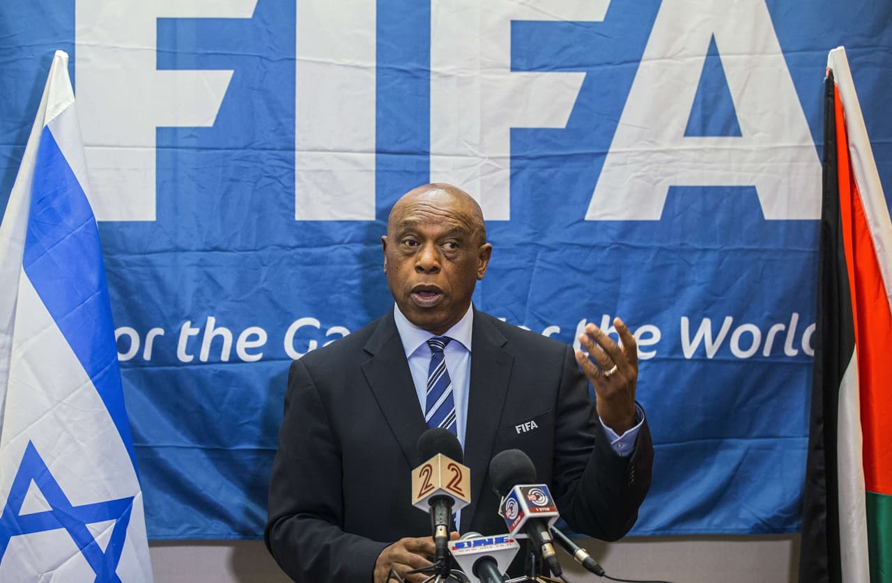 Sexwale anuncia su candidatura a la presidencia de la FIFA