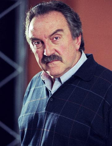 'La culpa', 'La sombra del otro' y 'Serafín' fueron otros de sus trabajos en la televisión. En 1999 dio vida a 'Federico', uno de los protagonistas de 'Tres mujeres', donde fue pareja de Norma Herrera.