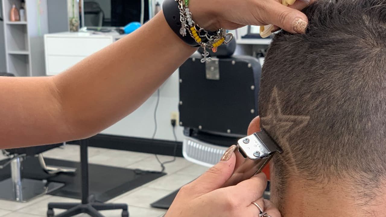 Bryan no estaba muy seguro y se decidió por la estrella en el área de la nuca.