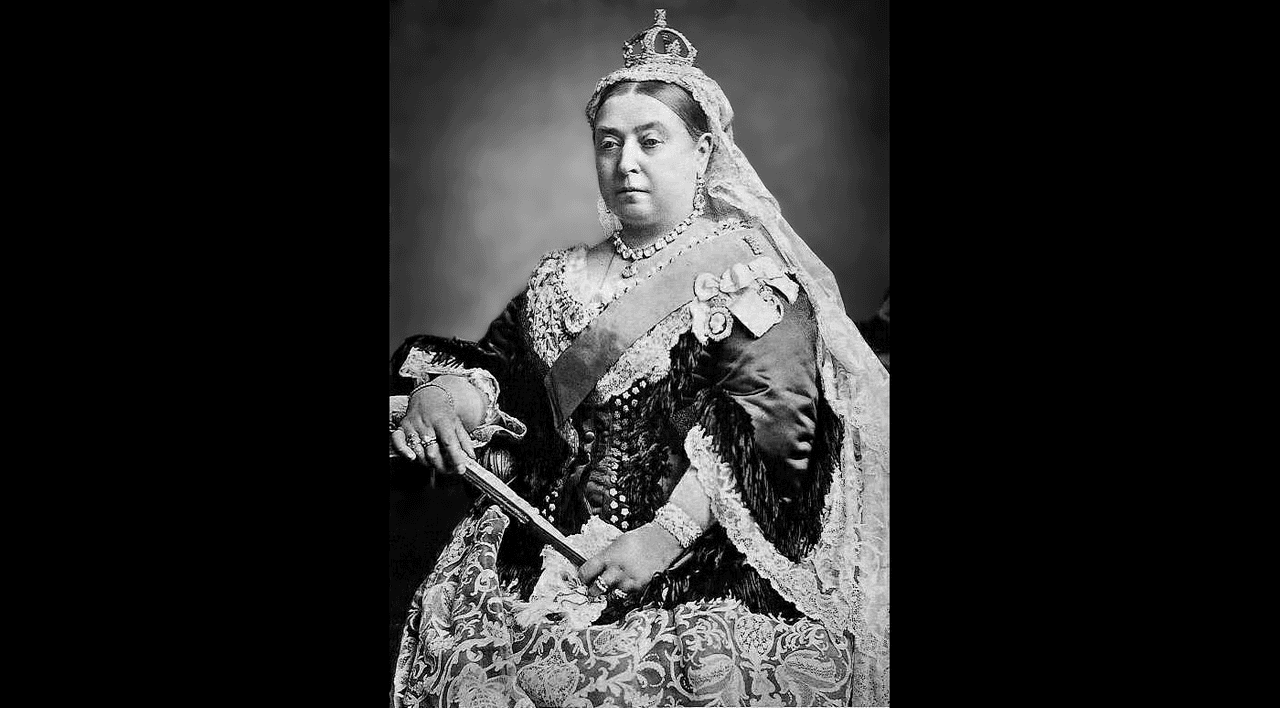 <h3 class="cms-H3-H3">10. Victoria</h3>
<br>
<br>👑
<b>País: </b>Reino Unido.
<br>
<br>👑
<b>Tiempo en el trono: </b>63 años y 216 días.
<br>
<br>👑
<b> Inicio del reinado: </b>20 de junio de 1837.
<br>
<br>👑
<b> Fin del reinado: </b>22 de enero de 1901.
<br>