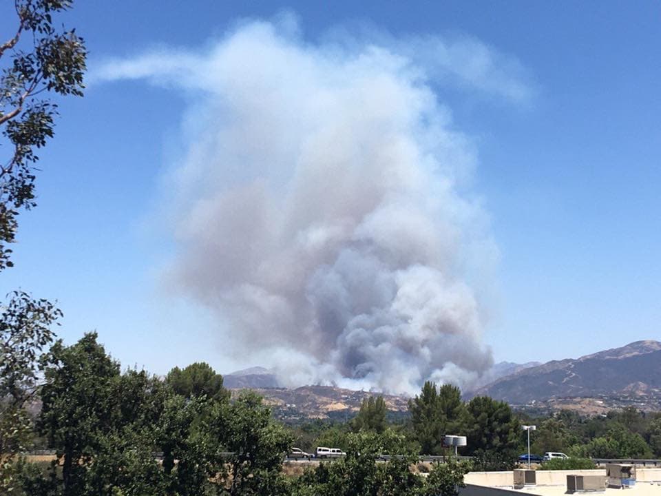 La humareda del llamado #PlaceritaFire en Santa Clarita.