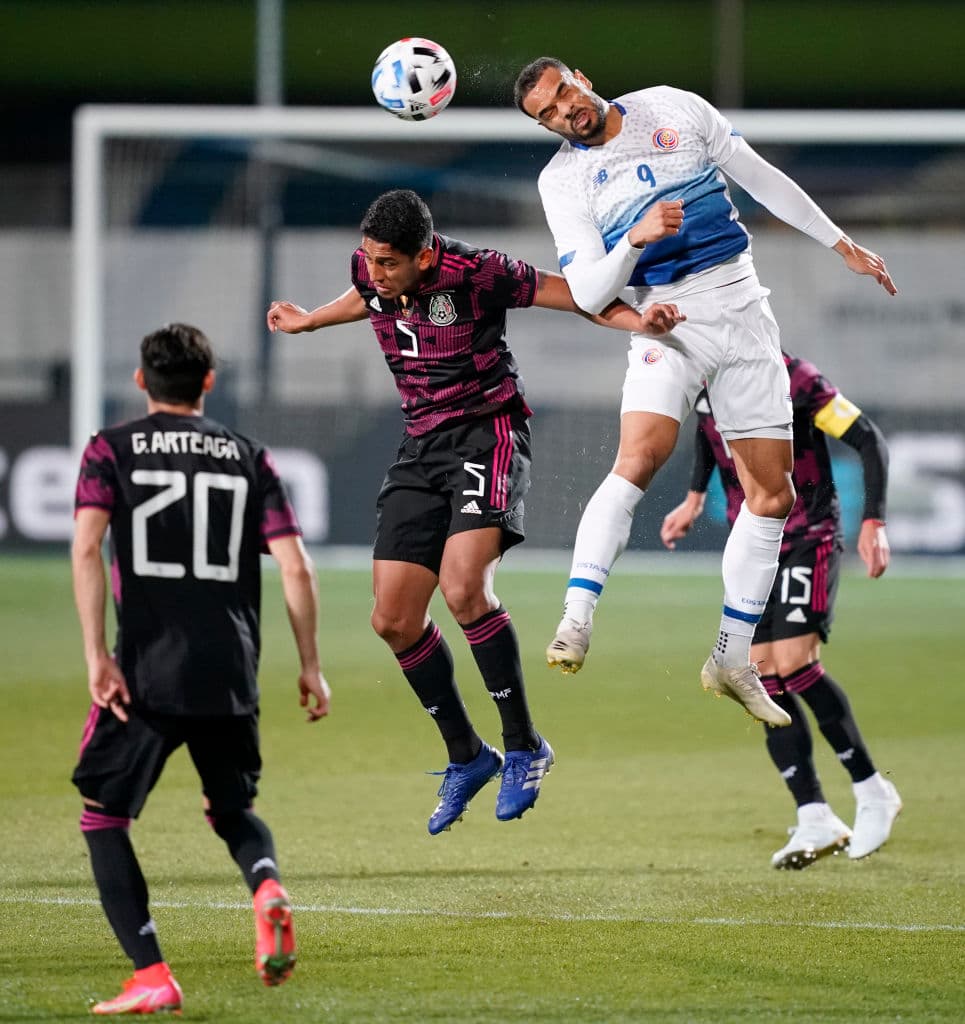 Mexico derrota a Costa Rica durante partido amistoso internacional. Con sede en Austria, el Tri con un remate de cabeza de Hirving 'Chucky' Lozano, logra imponerse por la mínima y se lleva la victoria. Es así cómo la selección dirigida por Gerardo Martino, finaliza sus partidos de práctica por Europa.