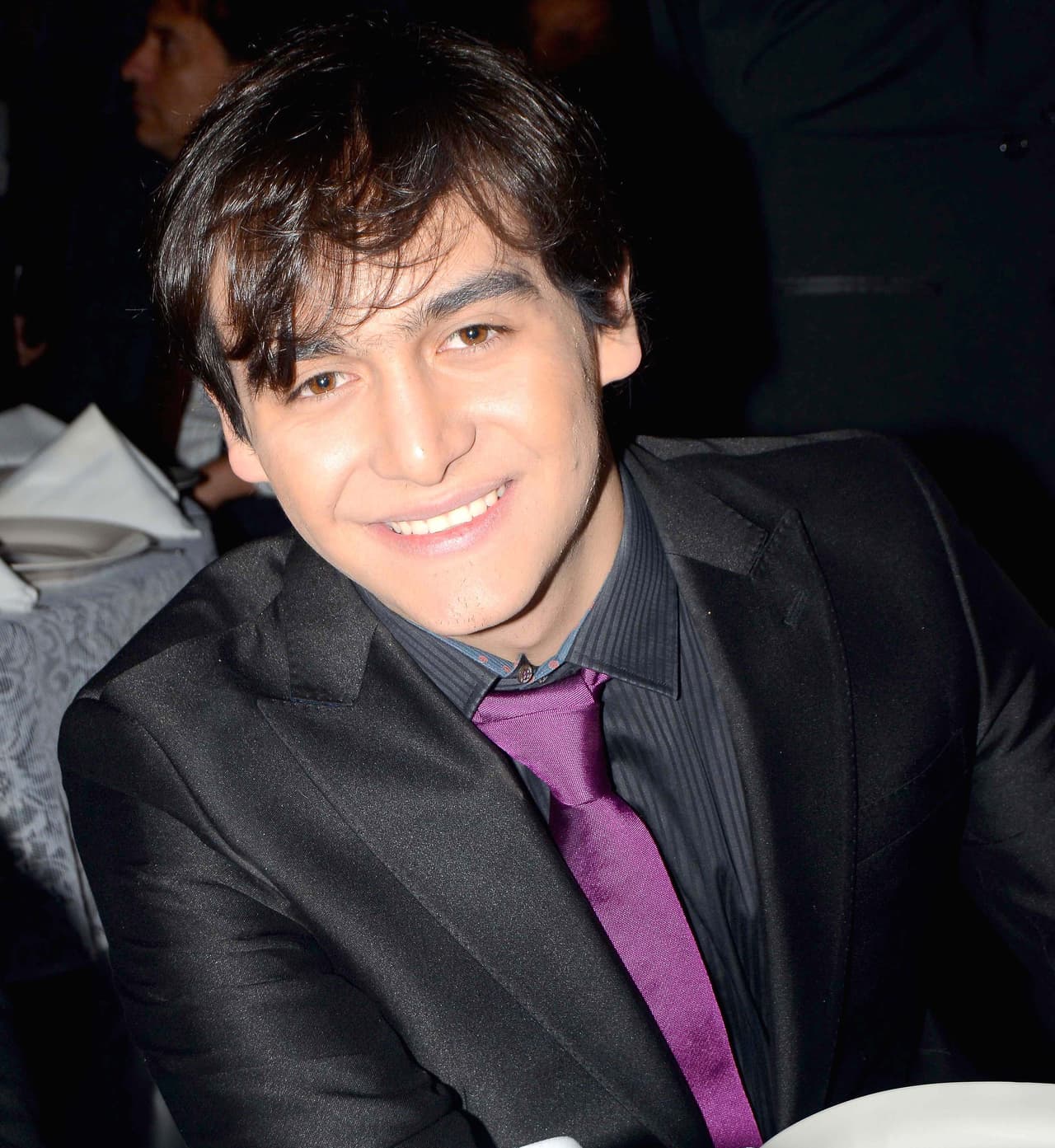 Julián Figueroa interpretará a Joan en los inicios de su carrera, ya que tiene a su favor el gran parecido físico y vocal.