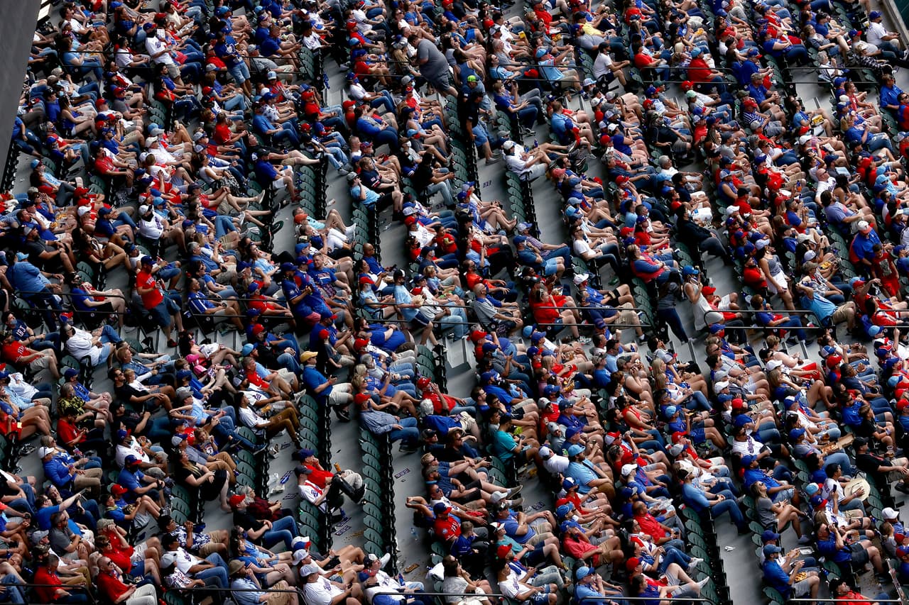 Los 37,238 asistentes llenaron el estadio Globe Life Field para presenciar el Blue Jays vs. Rangers Texas en tiempos de coronavirus.