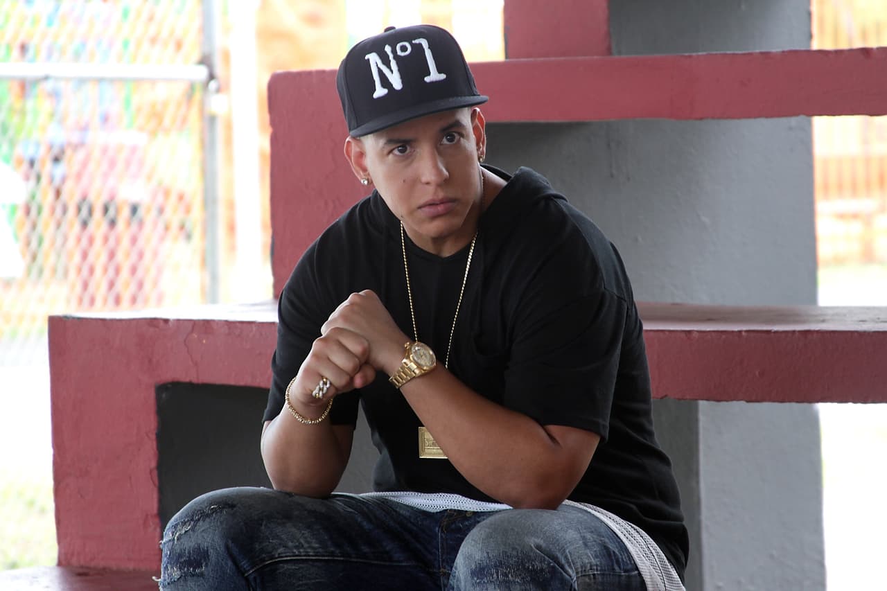 En 2017 Daddy Yankee donó un millón de dólares al Banco de Alimentos de Puerto Rico tras la catástrofe causada por el huracán María en Puerto Rico.
<br>