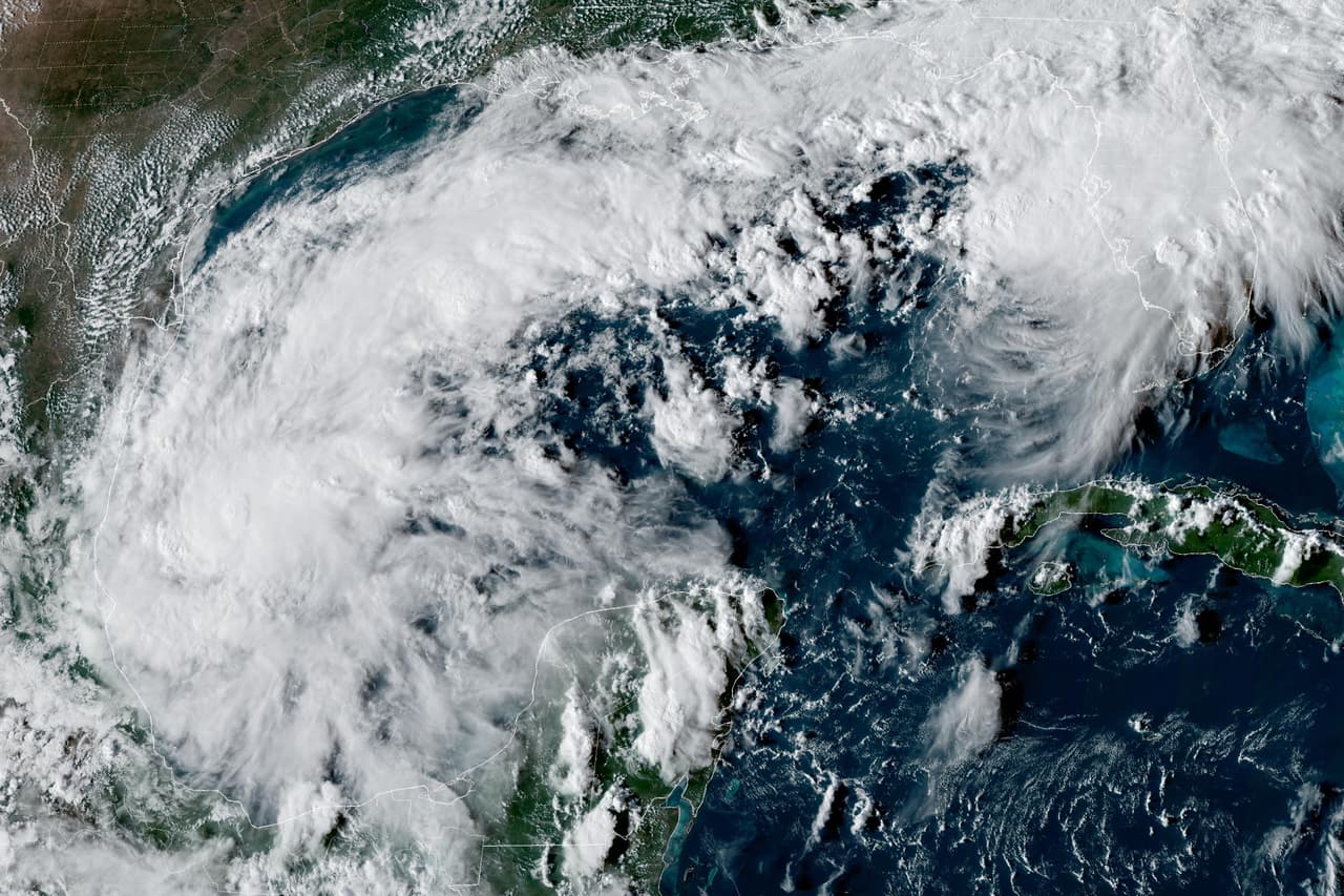 Avanza la tormenta Isaías, que amenaza las costas del Golfo desde Luisiana hasta Florida y podría impactar como un huracán