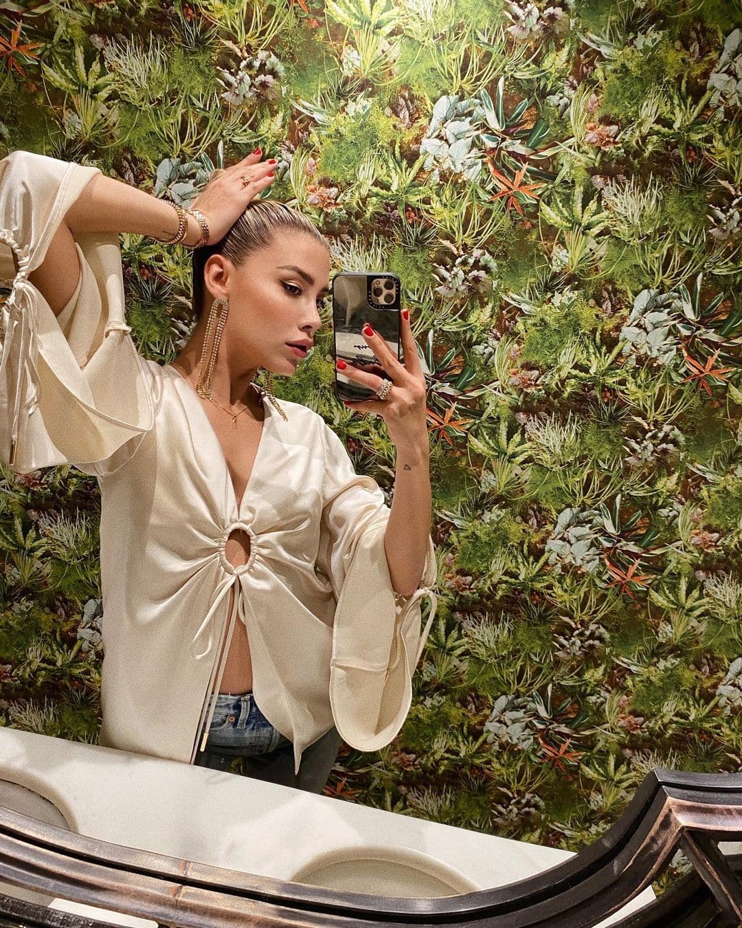 <b>Michelle Salas</b>, bisnieta de Silvia Pinal, es una reconocida modelo que nació como fruto de la relación entre Stephanie Salas y Luis Miguel.