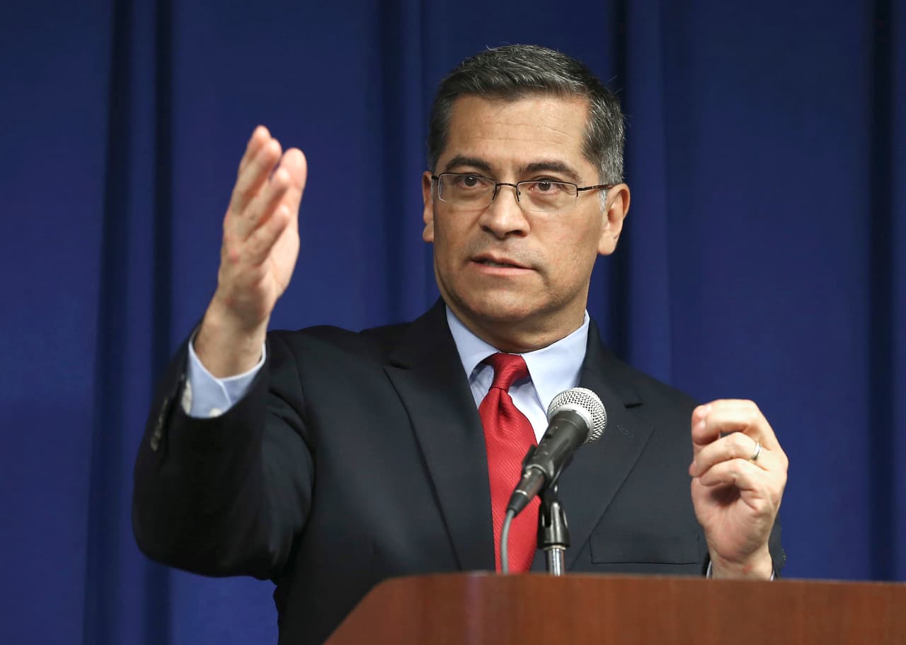 "
<b>Estos crímenes no tienen cabida en nuestra sociedad y punto</b>. No debemos cubrirnos los ojos ante la violencia y el tráfico sexual que ocurre en nuestro estado", dijo el fiscal Xavier Becerra cuando
<a href="https://oag.ca.gov/news/press-releases/attorney-general-becerra-announces-arrest-naas%C3%B3n-joaqu%C3%ADn-garc%C3%ADa-leader-religious" target="_blank">anunció el arresto.</a>