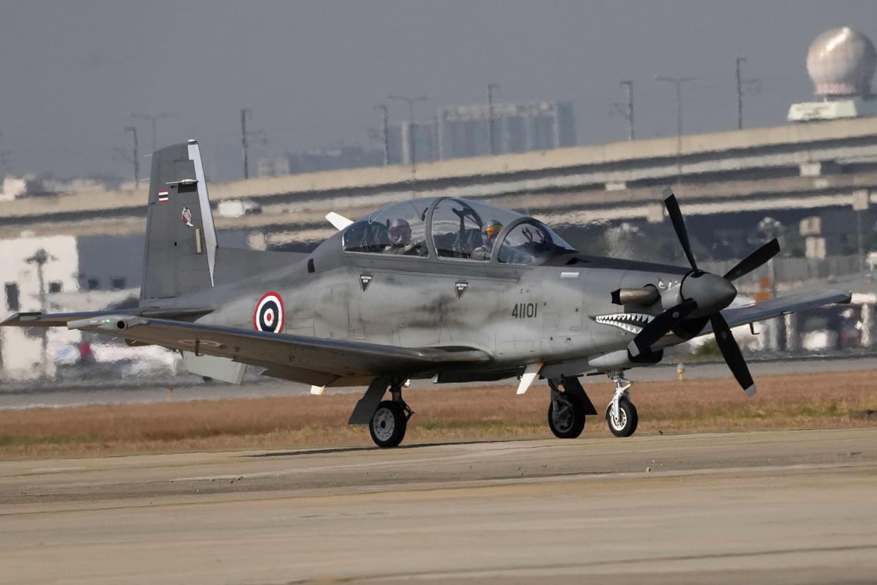 Mueren dos pilotos de la Fuerza Aérea: Así fue el accidente del avión militar de ataque