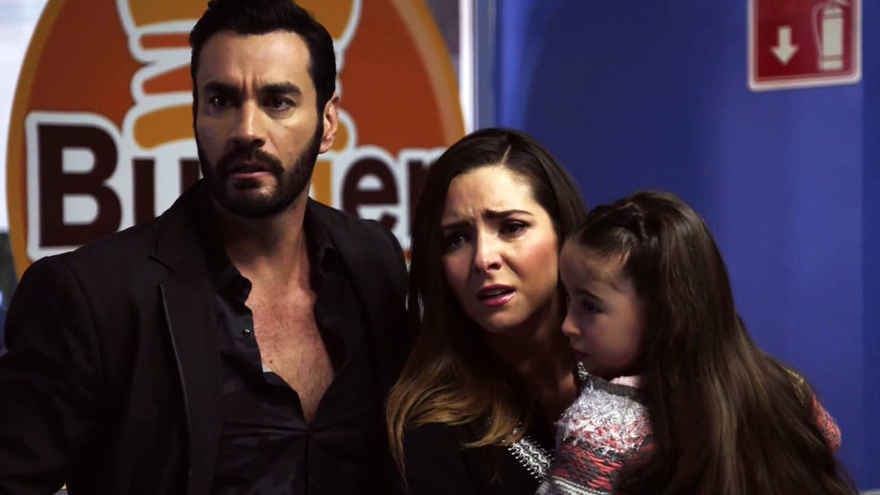 Además, estuvo con ella cuando
<b> <a href="http://www.univision.com/novelas/la-doble-vida-de-estela-carrillo/la-doble-vida-de-estela-carrillo-estela-fue-separada-de-paloma-escena-del-dia-video">fue separada de Palomita</a></b>. Al verla devastada la abrazó con todas sus fuerzas y no la abandonó en ningún momento.