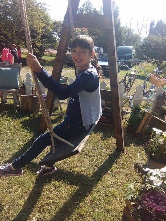 Se graduó de sus estudios de actuación en julio de 2015, pero continuó con su educación básica fuera del ambiente artístico.