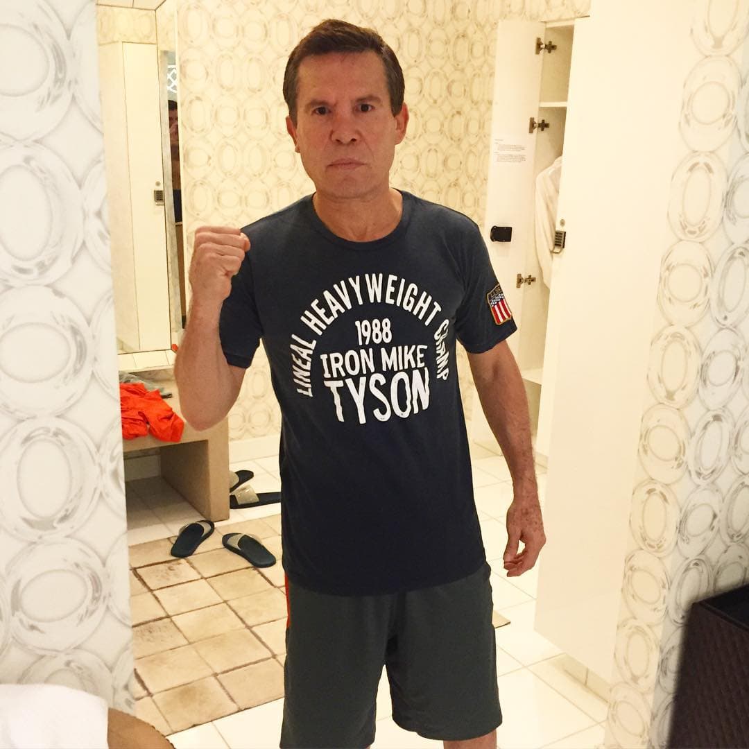 Dicha publicación también sirvió para revivir la conversación sobre un supuesto romance que tuvieron Chávez y Salma Hayek.