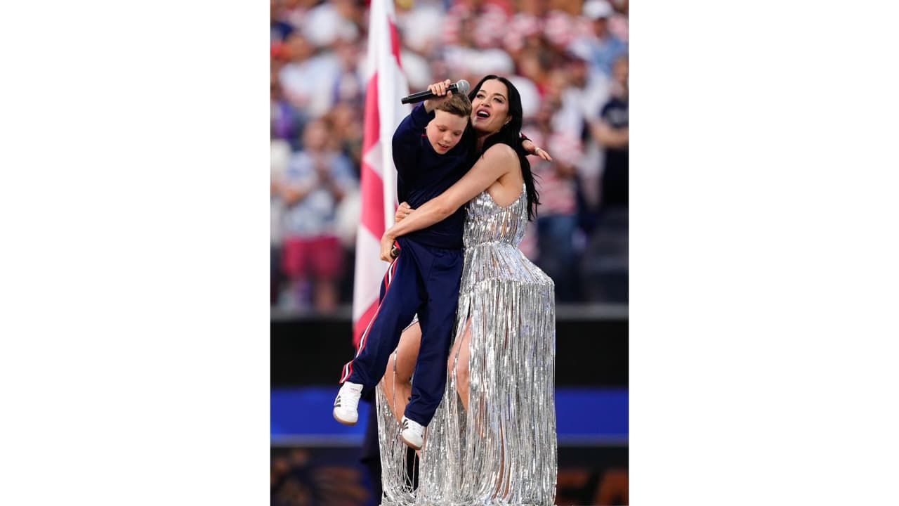 Katy Perry interpretó 'Wonder' junto a Tius Luka.