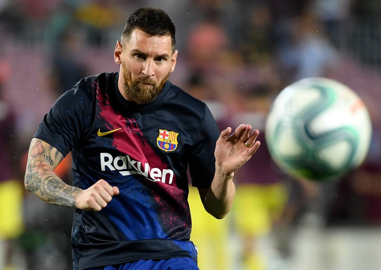 TOPSHOT - Barcelona's Argentine forward Lionel Messi eyes the ball as he warms up prior to the Spanish league football match between FC Barcelona and Villarreal CF at the Camp Nou stadium in Barcelona, on September 24, 2019. (Photo by LLUIS GENE / AFP) (Photo credit should read LLUIS GENE/AFP/Getty Images)