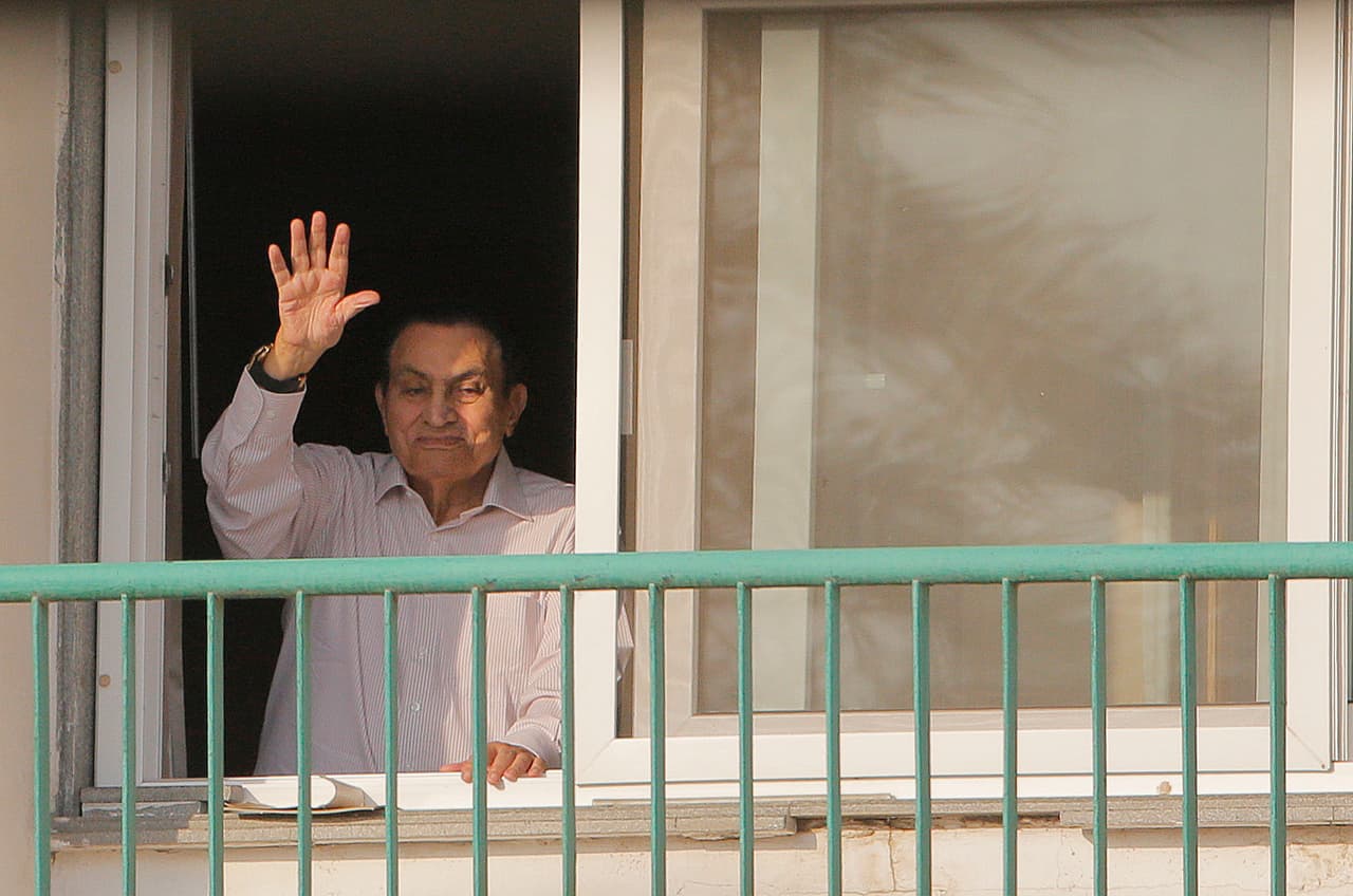 Luego de seis años preso, sale en libertad el expresidente egipcio Hosni Mubarak