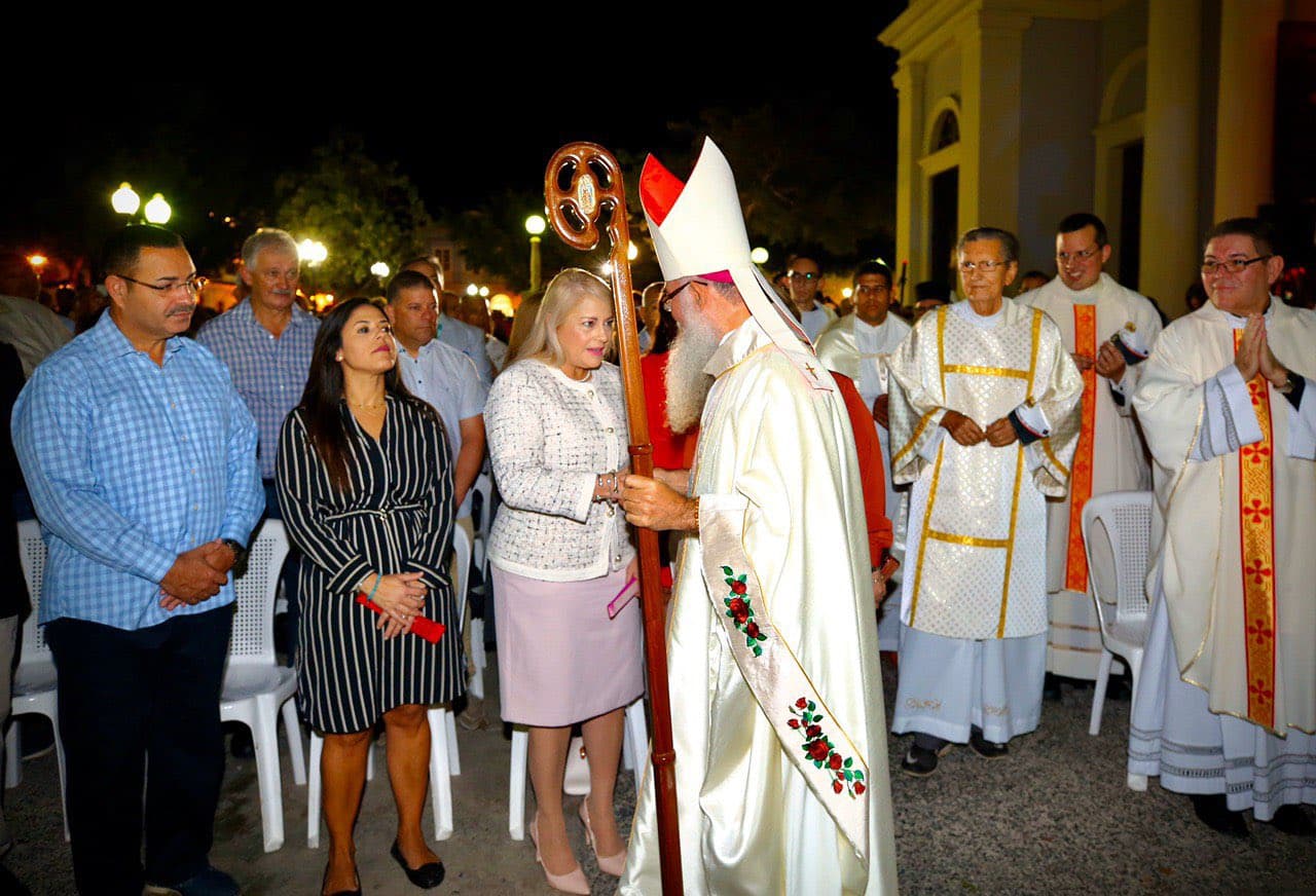 "Presentamos ofrendas en participación de la misa de celebración de la Virgen de la Guadalupe en #Ponce", añadió Vázquez.
