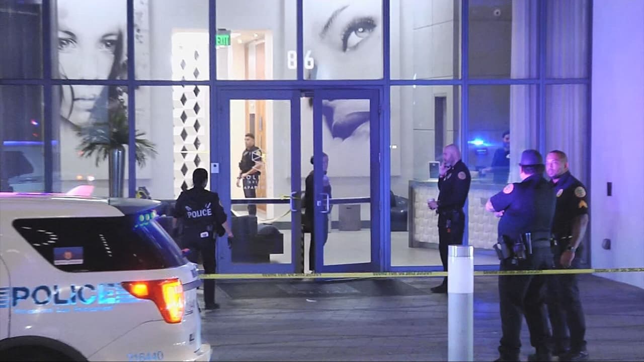 Policía investiga apuñalamiento de una mujer en un edificio de lujo en Brickell