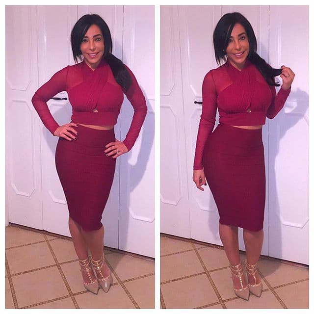 Y siempre es bueno mostrar un poco de abdomen.