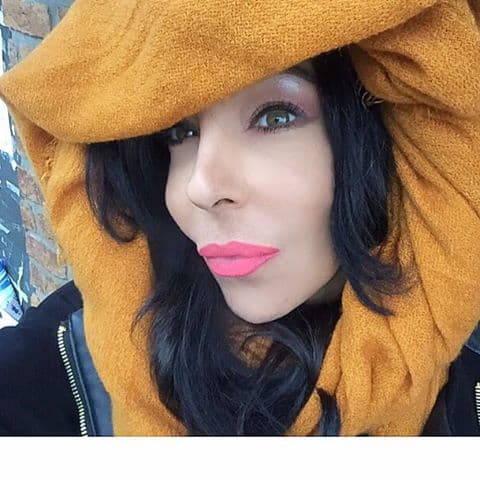 La moda para ella es cuestión de arriesgarse un poco.