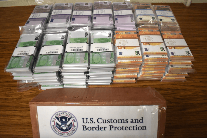 La moneda fue incautada el martes y estaba destinada a Chicago antes de que los oficiales de Aduanas y Protección Fronteriza en Filadelfia encontraran el dinero en una serie de cinco paquetes durante un período de varias semanas, dijeron las autoridades.