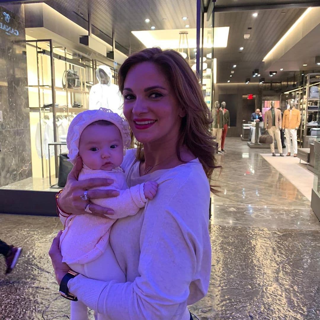 "Trato de poner ese amor en otro lado, el amor maternal, ahora yo
<b>cuido muchísimo a mi mamá. </b>Trato de dar ese amor a mis sobrinas", destacó en entrevista con El Universal.