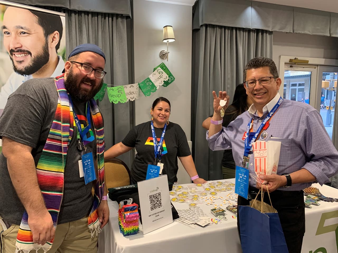 <h2 class="cms-H2-H2">Fiesta Tech Trek</h2>
<br>
<ul>
<li class="li1">Cuándo: 25 de abril</li>
</ul>
<ul>
<li class="li1">Hora: 17:00 a 20:00 horas</li>
</ul>
<ul>
<li class="li1">Dónde: Tech district, en Houston Street</li>
</ul>
<ul>
<li class="li1">Qué es: El único evento sobre tecnología en la Fiesta que comparte ideas y empresas de la escena de San Antonio.</li>
</ul>
<ul>
<li class="li1">Costo: Gratis</li>
</ul>