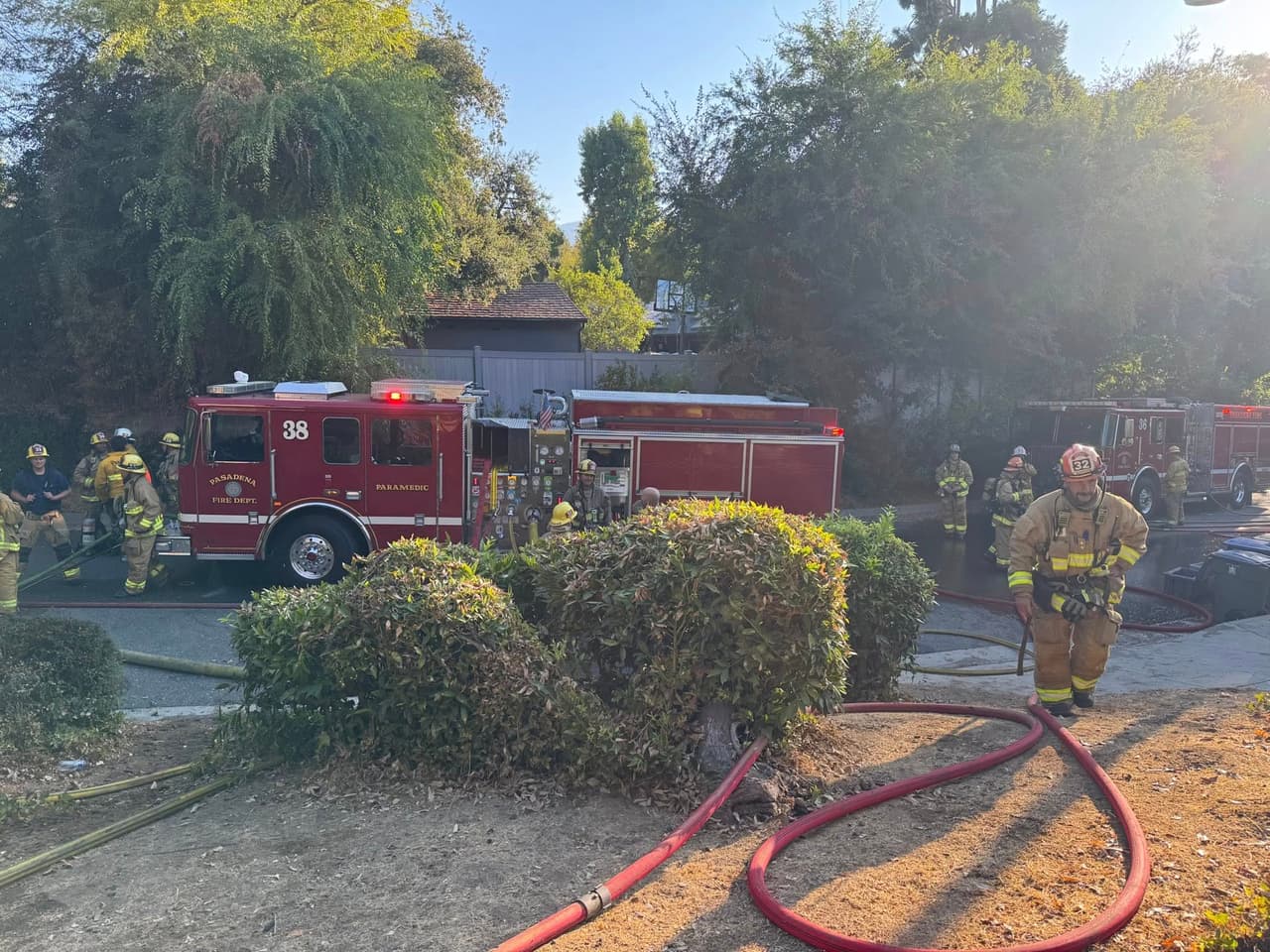 Muere una persona durante incendio en residencia familiar de Pasadena